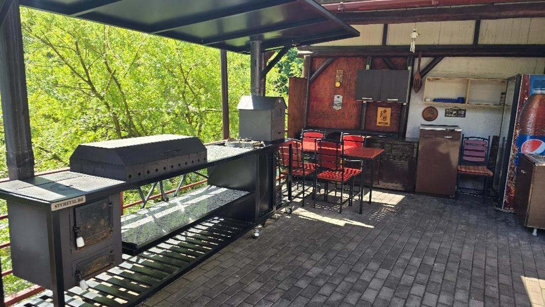 Casa Vivian Hotel Baile Herculane Ngoại thất bức ảnh