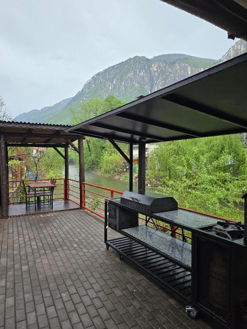 Casa Vivian Hotel Baile Herculane Ngoại thất bức ảnh