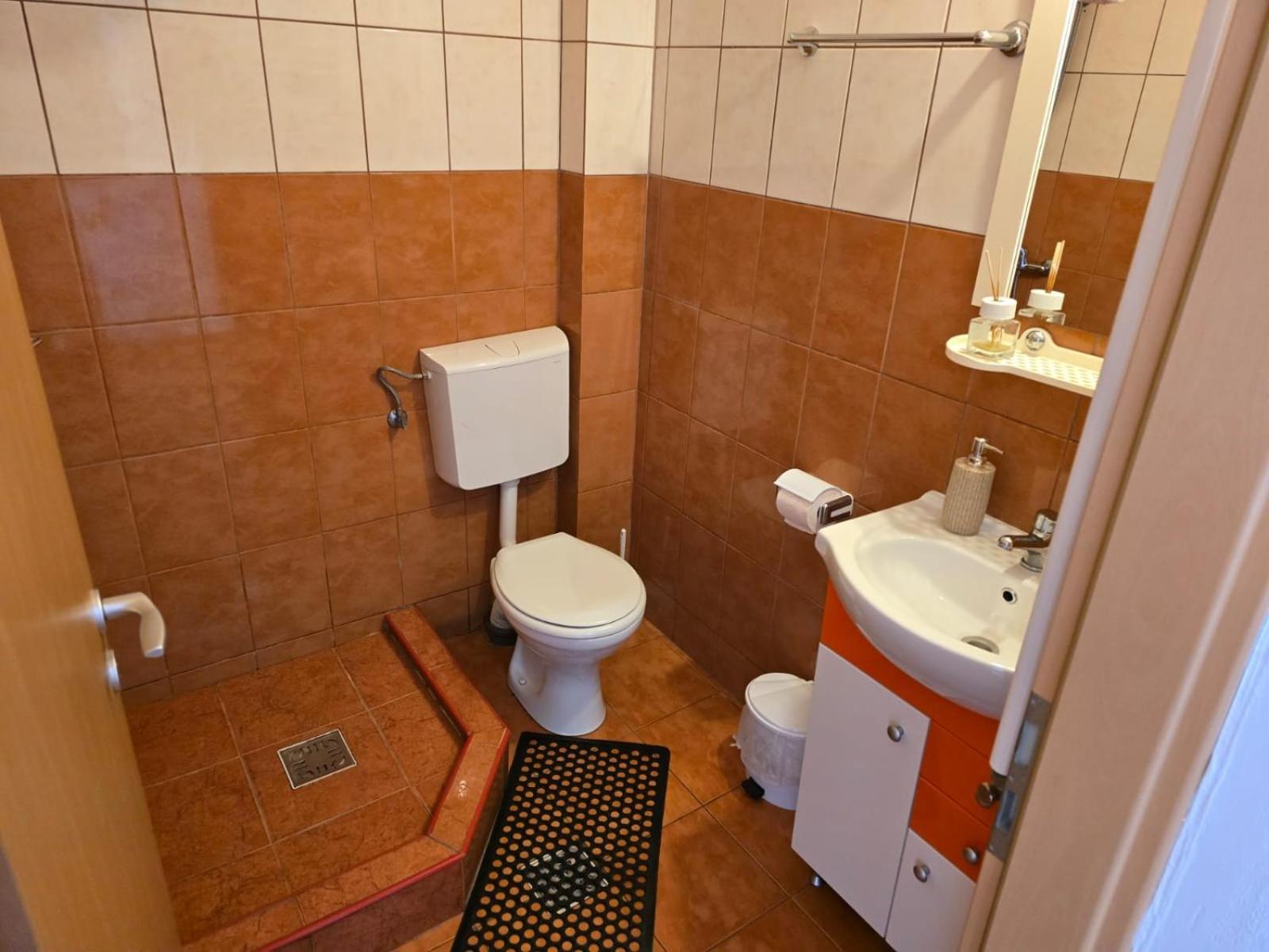 Casa Vivian Hotel Baile Herculane Ngoại thất bức ảnh